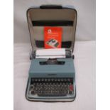 Lettera 32 portable typewriter