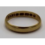 18ct yellow gold wedding band, stamped 18ct, size O, 1.7g