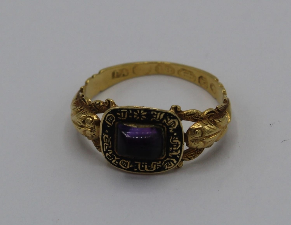 18ct yellow gold memorial ring set with cabochon purple stone on snake band, engraved inside "John - Image 3 of 3