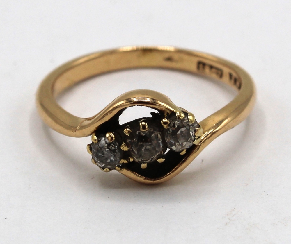 18ct gold ring, crossover set with three diamonds, stamped 18ct, size P, gross3.5g