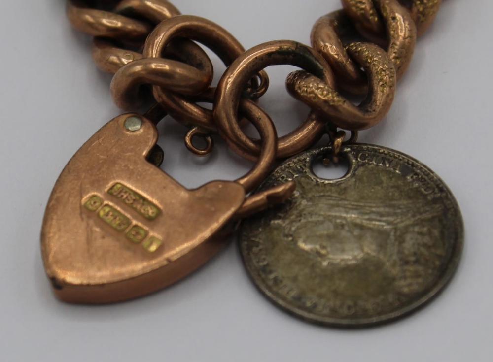 9ct hollow gold curb link bracelet with heart padlock clasp and 1887 3d, stamped 9 375, 13.5g - Image 3 of 3