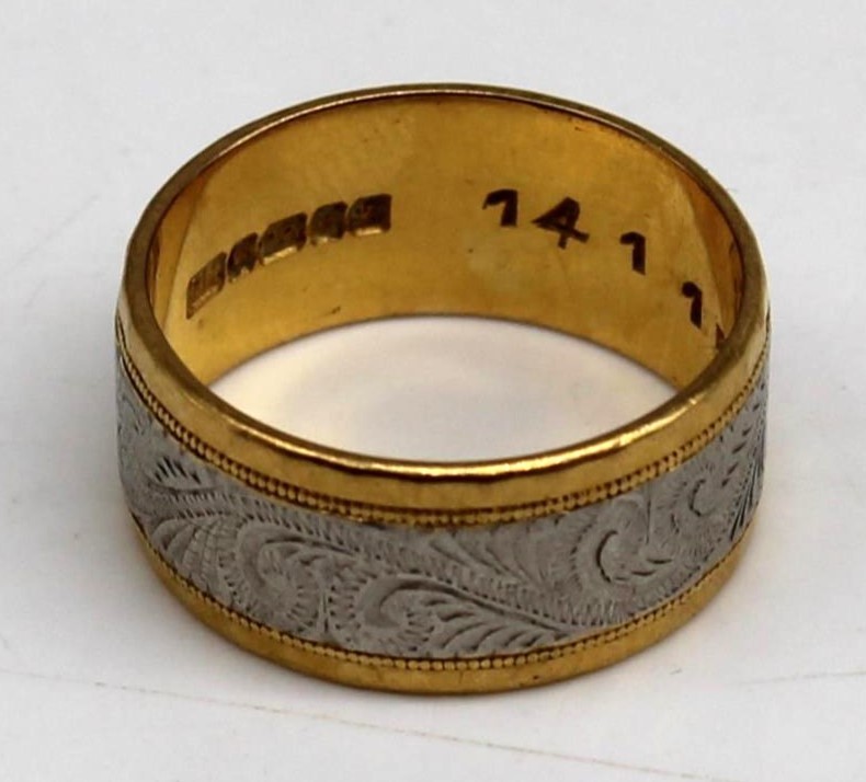 22ct yellow gold and platinum wedding band, with etched foliage design and hammered edge, stamped