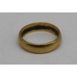 18ct yellow gold wedding band, stamped 750, size P, 5.1g