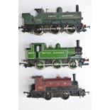 3 OO gauge Hornby electric train models, all unboxed: An R1127 0-4-0 Saddle tank loco FR No33. Model
