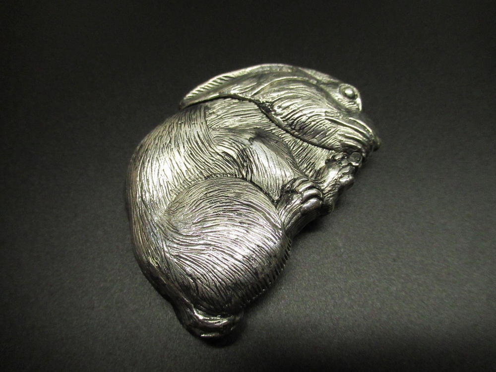 White metal vesta case in the shape of a rabbit, H6.5cm, 1.81ozt - Image 2 of 3