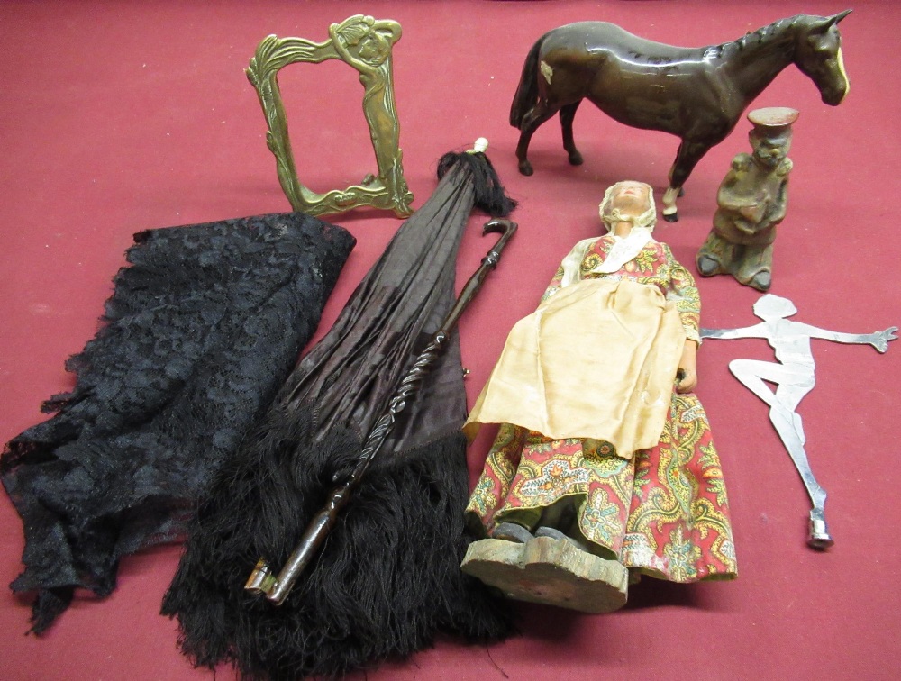 Late Victorian black silk parasol with carved-barley twist folding handle, L69cm, early C20th