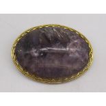 9ct yellow gold blue John set oval brooch, W5cm x H3.5cm