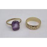 9ct yellow gold ring set with a purple stone, stamped 9ct size, 9ct yellow gold wedding band with