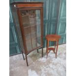 Small Edwardian inlaid mahogany display cabinet, W60cm D32cm, and a similar oval occasional table