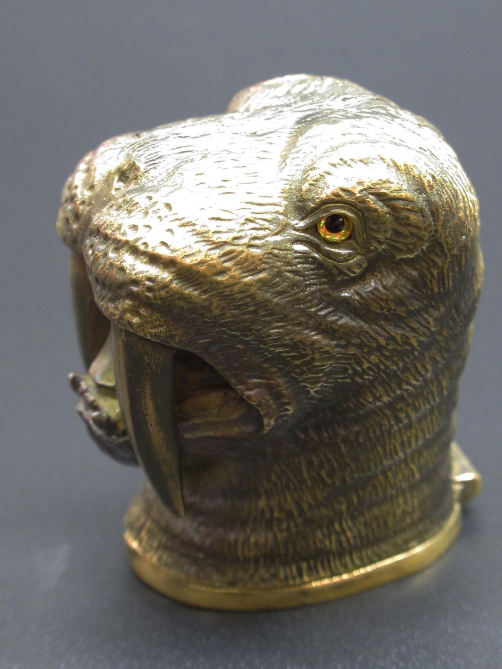 Brass vesta in the shape of a walrus head, 63.6g, H5cm - Image 2 of 4