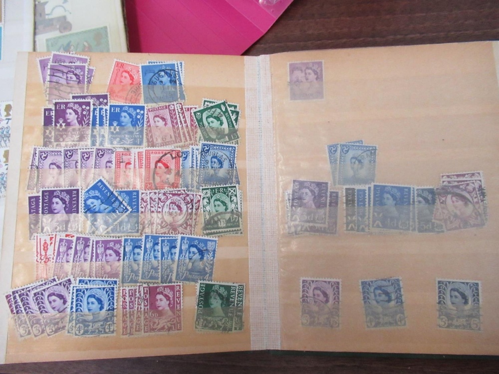 Large selection of mixed GB stamps, some channel islands, used/unused, mostly ER II in albums and - Bild 2 aus 3