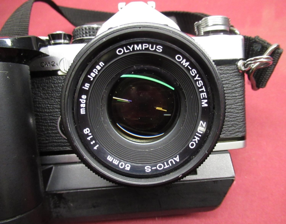 Case containing Olympus OM-2n with Olympus 50mm standard lens and motorwind, Olympus OM10 with - Bild 6 aus 8