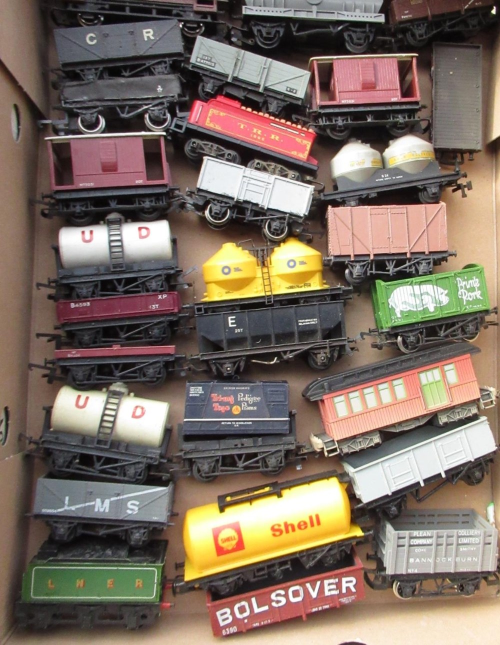 Large collection of Hornby and other OO gauge unboxed rolling stock, incl. coaches etc, (3 boxes) - Bild 3 aus 4