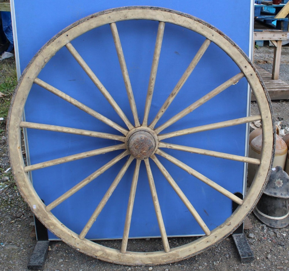 Pair of large wooden cartwheels with axel and hubs with metal rims, W135cm - Bild 3 aus 3