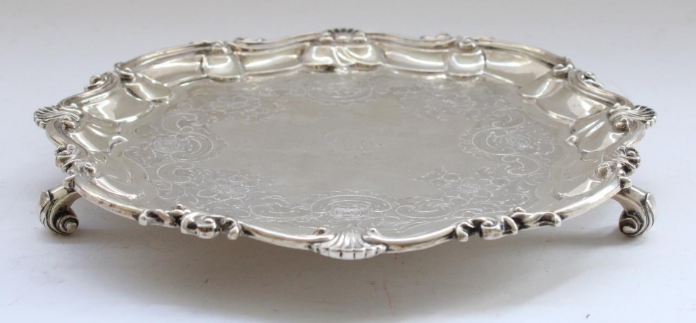 William IV hallmarked silver salver with shell and scroll border, body later engraved in a rose - Bild 2 aus 3