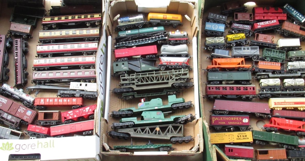 Large collection of Hornby and other OO gauge unboxed rolling stock, incl. some TTR, Dublo and