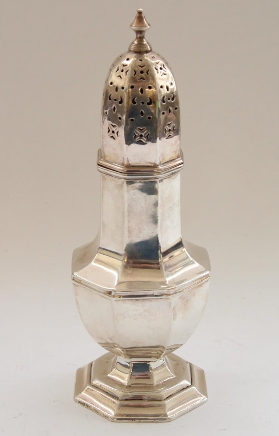 Geo.V period hallmarked silver sugar caster in an octagonal baluster form with reticulated domed