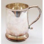 Geo.VI hallmarked silver tankard of baluster form with S scroll handle on stepped pedestal base.