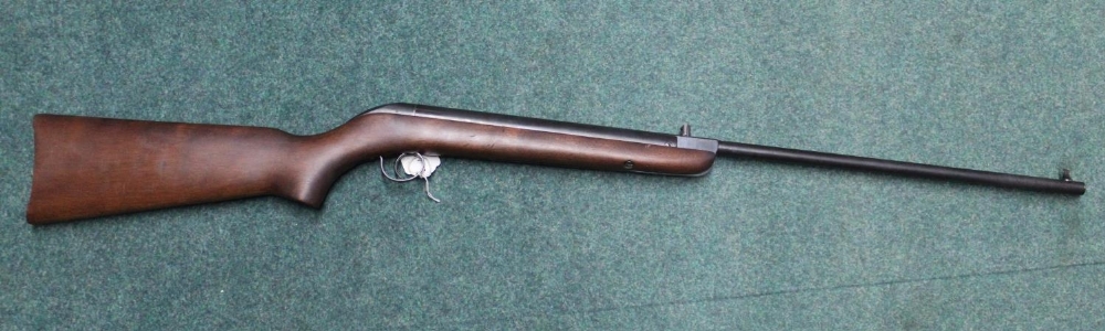 BSA Cadet Major .177 break barrel air rifle. Serial No C26597, 1948. Excellent condition, holds