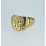 18ct yellow gold signet ring with shield face, engraved with initial NR, stamped 18, size R1/2, 3.6g