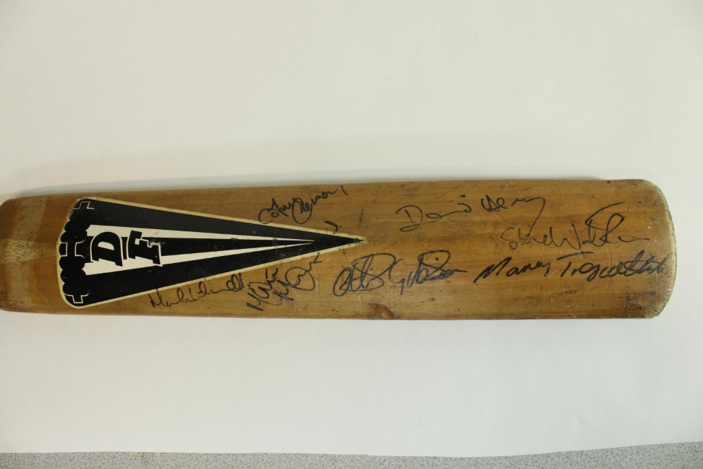 Collection of c1980s signed cricket bats, incl. Sri Lanka and Australia 1981, single bat with - Image 10 of 14