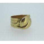 18ct yellow gold ring in the form of a snake, stamped 18, size V1/2, 8.3g