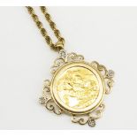 1980 ER.II sovereign in 9ct yellow gold scroll pendant mount, with four illusion set brilliant cut