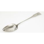 Geo.III Irish hallmarked sterling silver Fiddle pattern strainer spoon with slatted strainer,