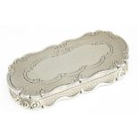 Victorian Rococo style rounded rectangular snuff box with central chased cartouche and engraved