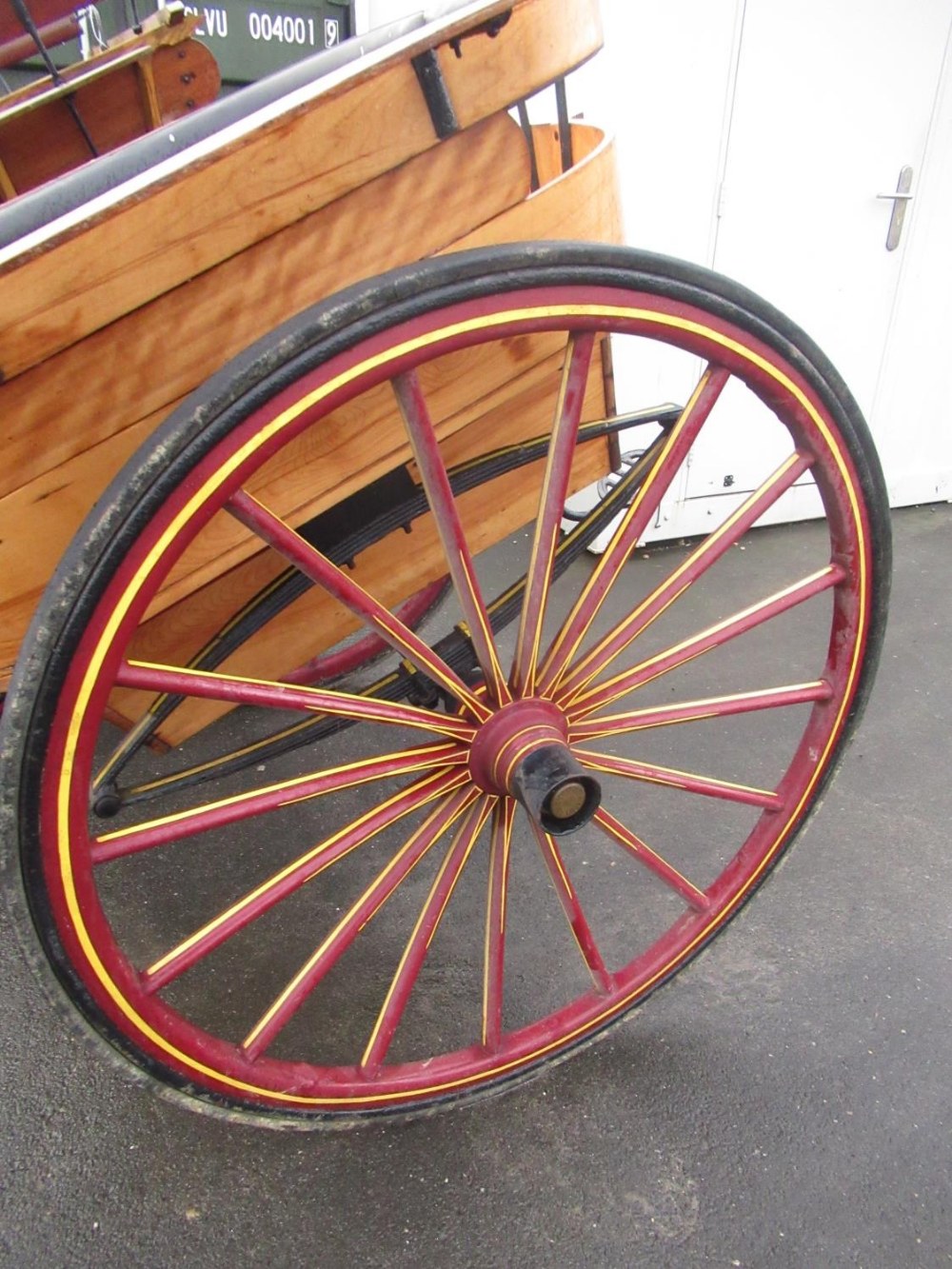 Croft & Blackburn of Ripon governess cart, painted in traditional livery, wheel approx D120cm - Image 3 of 3