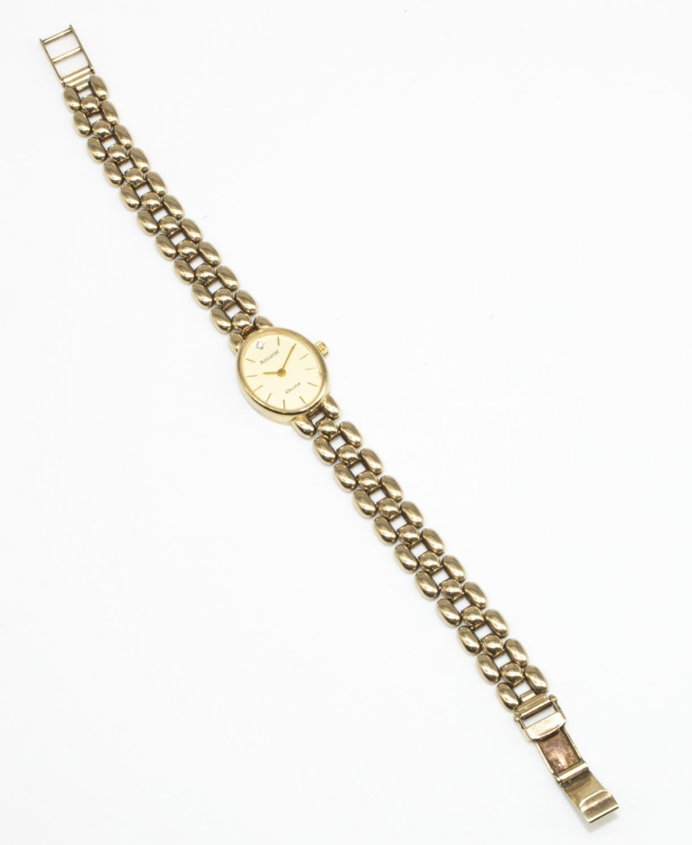 Ladies Accurist 9ct gold cased quartz wristwatch, champagne coloured dial with applied baton hour