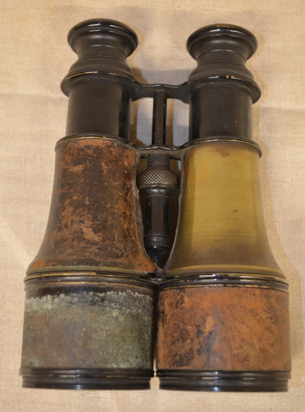 Early C20th Galilean brass bodied binoculars (A/F), two leather crops, huntsman crop with horn - Image 4 of 4