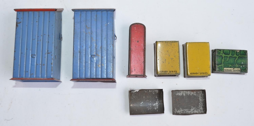 A collection of pre-war Meccano and Hornby tin plate and cast metal O gauge accessories. - Image 4 of 4