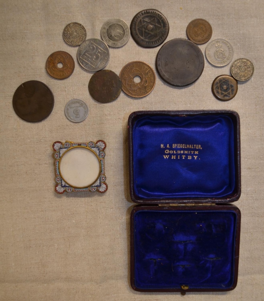 Collection of items including leather bound travelling ink well and vesta case, steel travelling ink - Image 8 of 10