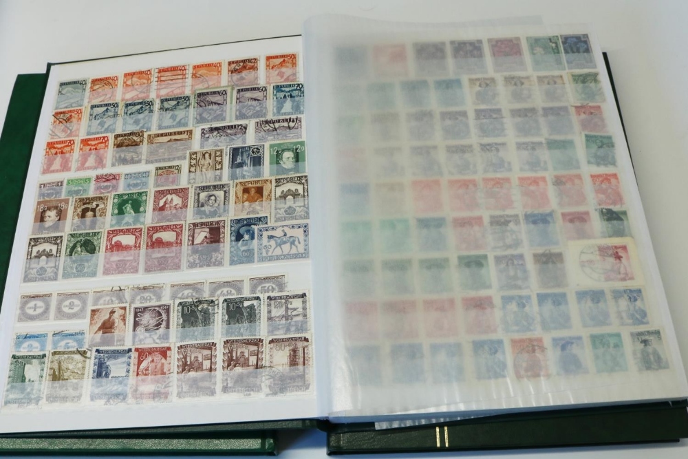 Good and comprehensive and well laid out world stamps inc. Italy, Australia and France in 3 albums - Image 4 of 9