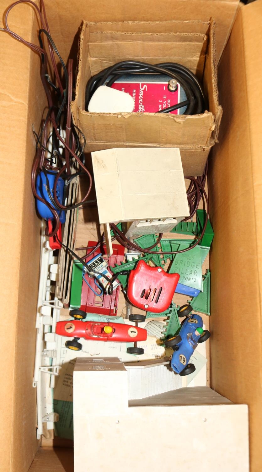 Vintage Scalextric Model Motor Racing set with original box, and two Scalextric Minimodels vehicles: - Image 3 of 3