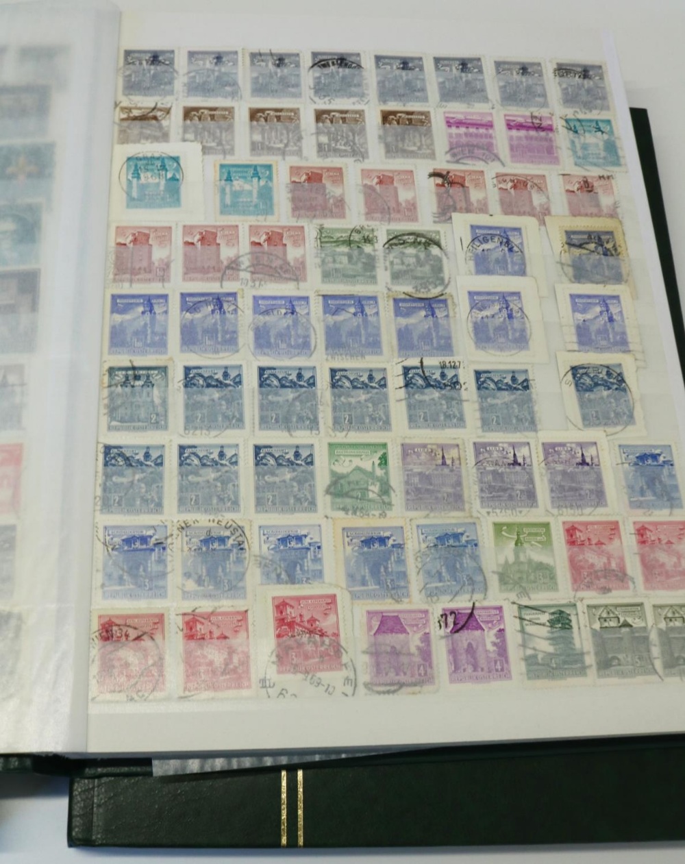 Good and comprehensive and well laid out world stamps inc. Italy, Australia and France in 3 albums - Image 5 of 9