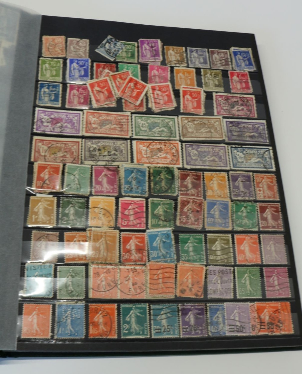 Good and comprehensive and well laid out world stamps inc. Italy, Australia and France in 3 albums - Image 8 of 9