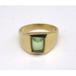 9ct yellow gold ring set with peridot, stamped 375, size T1/2, 8.7g
