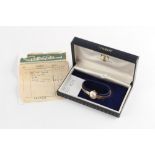 Property of a lady - a lady's Tissot 9ct gold cased mechanical wristwatch, on 9ct gold bracelet