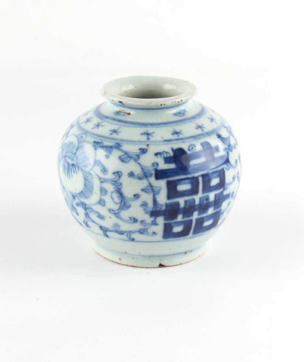 A Chinese blue & white porcelain jarlet, 18th / 19th century, 3.25ins. (8.3cms.) high.