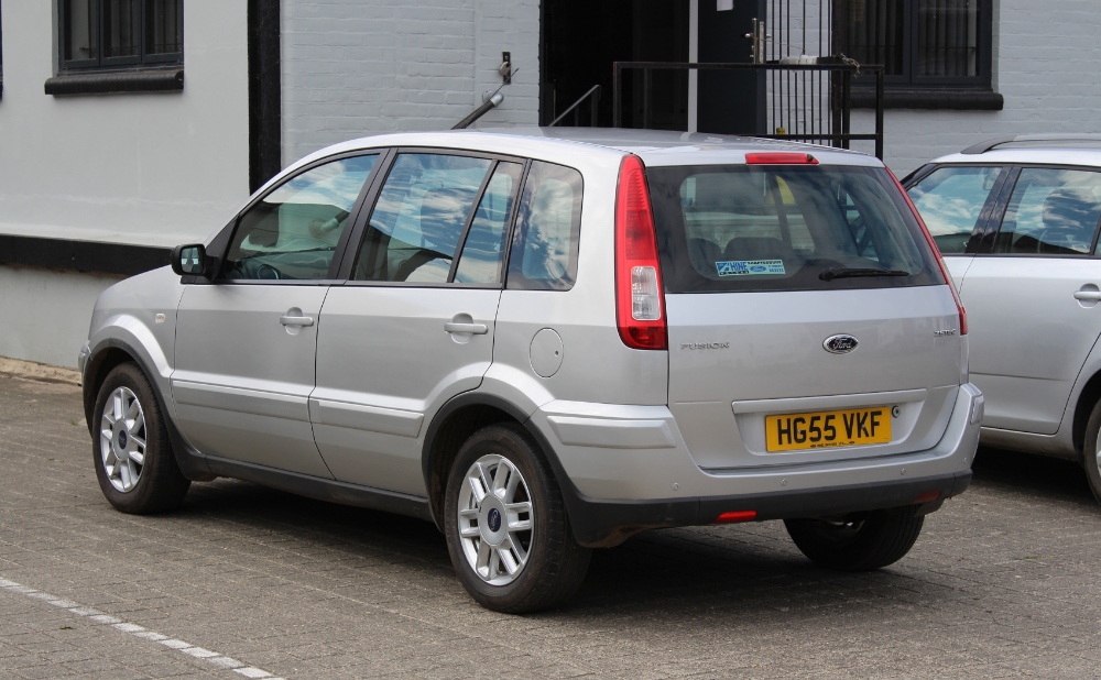 Property of a deceased estate - car - Ford Fusion, 1.6 petrol, December 2005, silver, 4-door, - Image 2 of 4