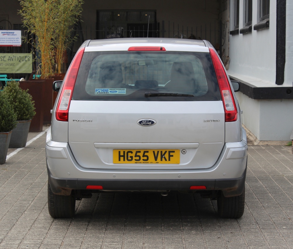 Property of a deceased estate - car - Ford Fusion, 1.6 petrol, December 2005, silver, 4-door, - Image 4 of 4