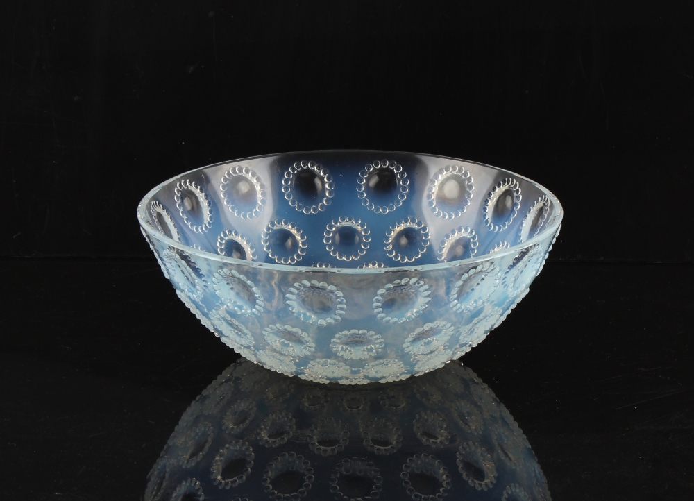 Property of a gentleman - a Lalique Aster pattern bowl, etched pre-1947 'R.LALIQUE / FRANCE' mark,