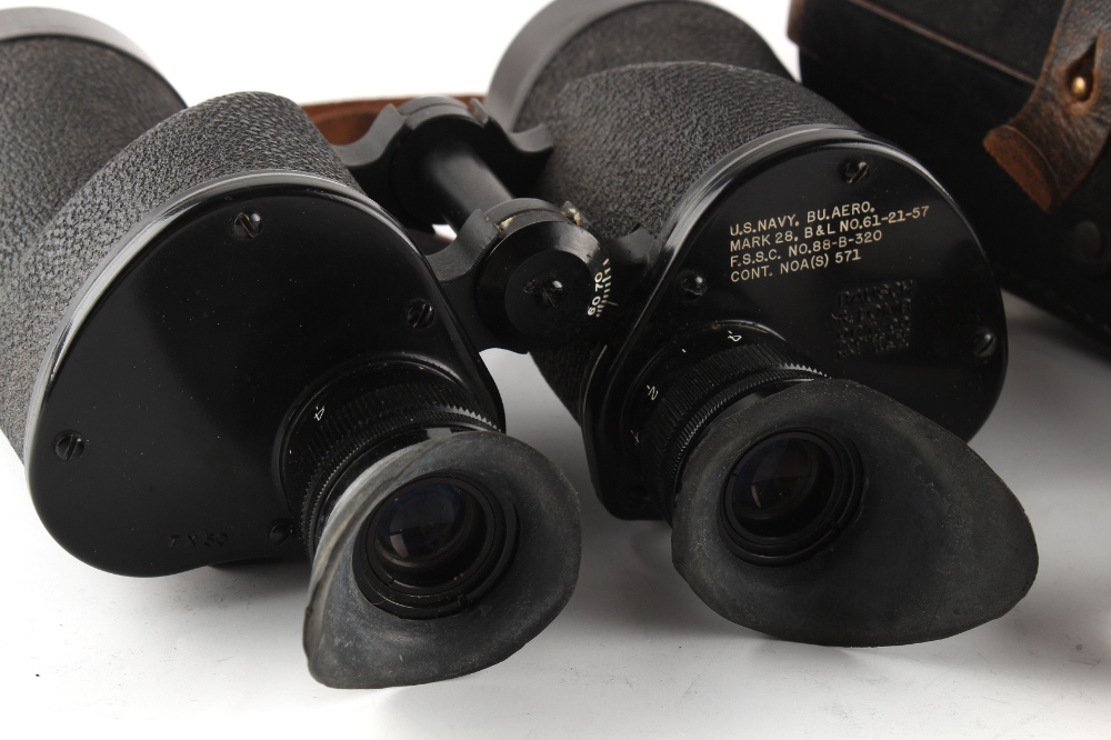 Property of a deceased estate - a pair of Bausch & Lomb U.S. NAVY 7 x 50 binoculars, cased. - Bild 3 aus 5