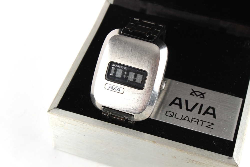 Property of a gentleman - an early 1970's Avia SGT LCD quartz wristwatch, in original box with - Bild 2 aus 5