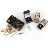 Property of a lady - a bag containing assorted jewellery including an 18ct yellow gold diamond &