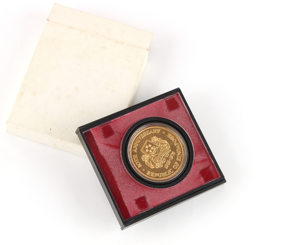 Property of a lady - gold coin - a 1975 Singapore 10th Anniversary 500 Dollar commemorative gold
