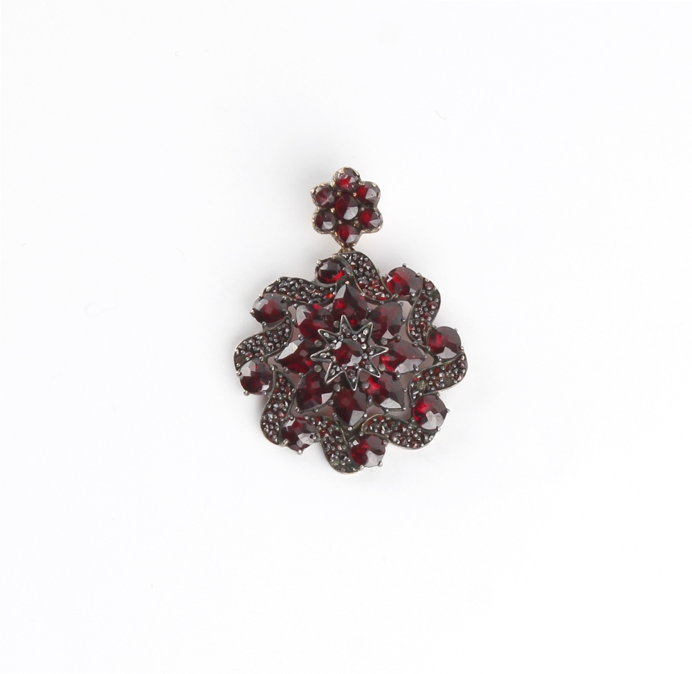 A 19th century garnet pendant, 37mm (overall).