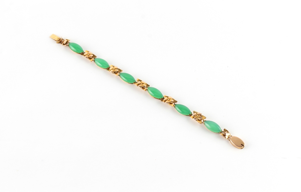 A 14ct yellow gold chrysoprase link bracelet, 6.7ins. (17cms.) long.